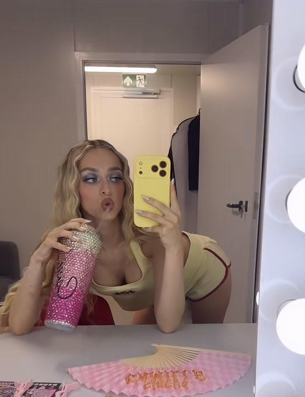 Camille Dhont naakt